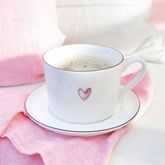 Detailansicht der Bastion Collections Tasse Weiss mit rosa Herz