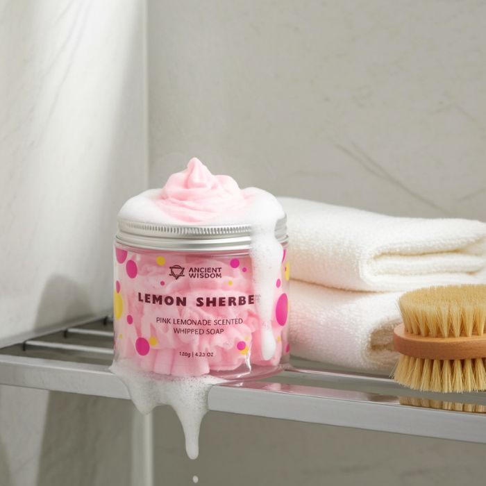 Fruchtige Duschseife mit Pink-Lemonade-Duft – vegan & handgemacht in Szene gesetzt