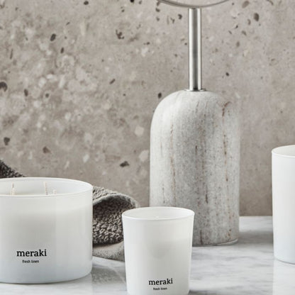 Frische Atmosphäre mit Meraki Duftkerze Fresh Linen im Wohnraum