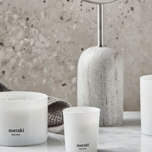 Frische Atmosphäre mit Meraki Duftkerze Fresh Linen im Wohnraum