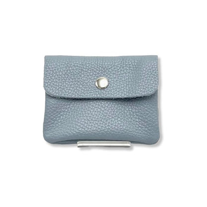 Kleine Leder-Geldbörse aus Italien in hellem Blau – Frontansicht