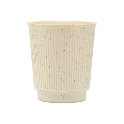 Steingutbecher Berica in Beige von House Doctor mit geriffelter Oberfläche