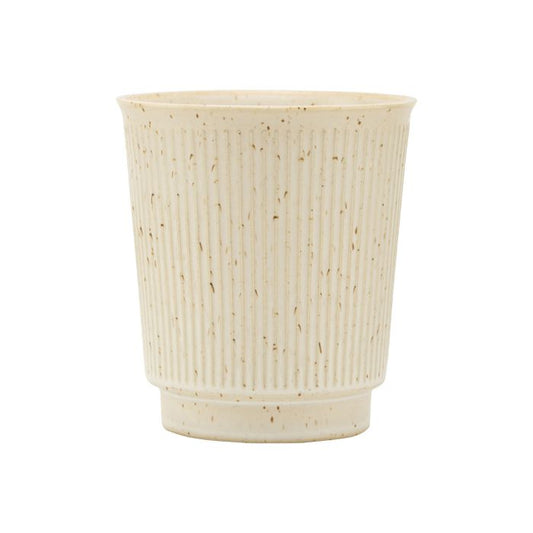 Steingutbecher Berica in Beige von House Doctor mit geriffelter Oberfläche