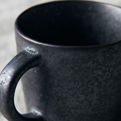 Detailaufnahme der oxidierten Effektglasur der Espressotasse