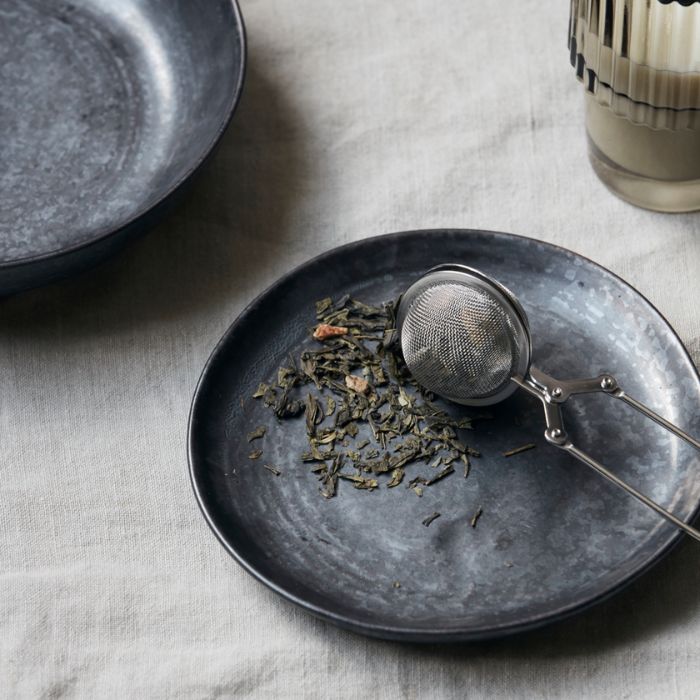 Tischgedeck mit Pion Tellern in Schwarz-Braun von House Doctor