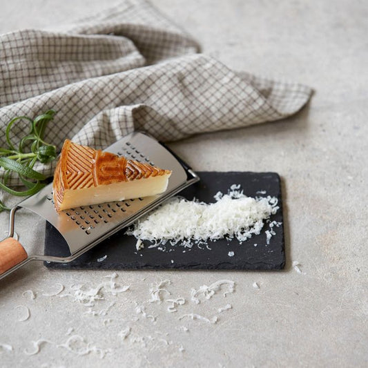 Küchenreibe für Parmesan, Zitrus & mehr – fein geraspelt