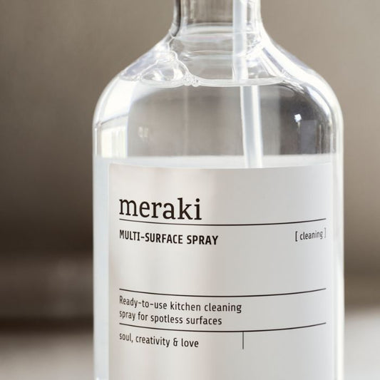 Nahaufnahme des Meraki Multi-Oberflächenreinigers Klar mit 490 ml Inhalt