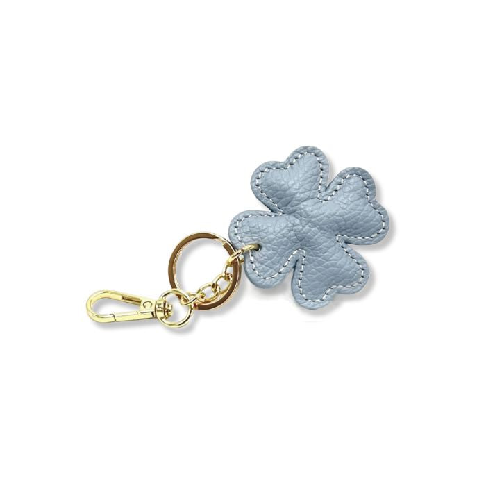 Leder-Schlüsselanhänger Glücksklee aus Italien in Hellblau mit goldfarbenem Schlüsselring