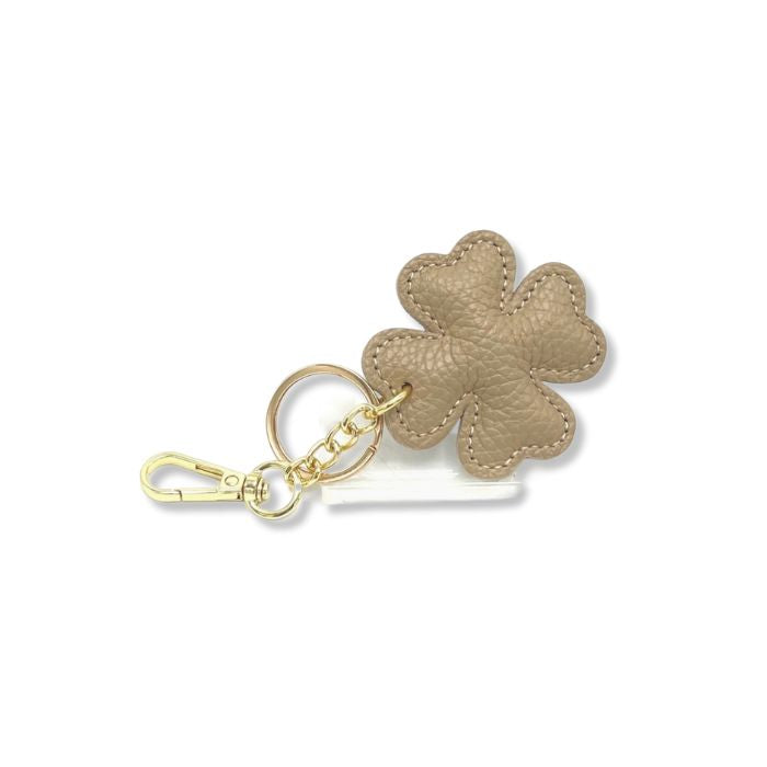 Leder-Schlüsselanhänger aus Italien in Taupe mit Glücksblatt-Motiv