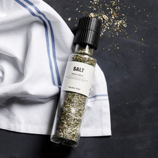Nicolas Vahé - Salz mit wildem Knoblauch als dekoratives Küchendetail