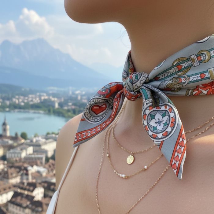 Twilly Bandana Herz Gruen Orange Rot als Halsband getragen Mekea
