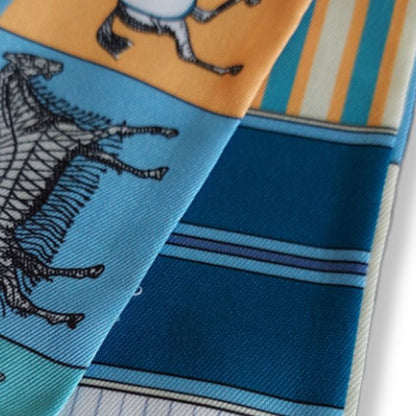 Twilly Bandana Pferd Hellblau Beige Gelb schmaler Seidenschal Stil Mekea