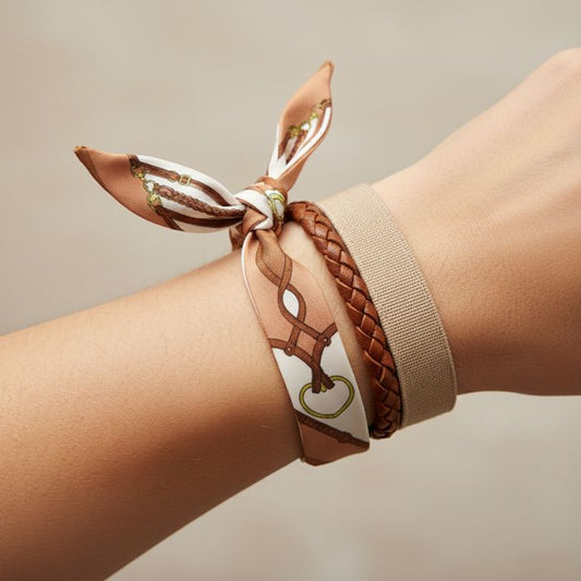 Twilly Bandana Zopfmuster Offwhite Hellbraun Braun als Armband getragen Mekea