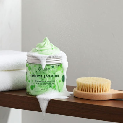 Fruchtig-frische Duschseife mit weissem Tee – vegan & handgemacht - In Badezimmer Ambiente